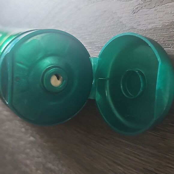 Bath & Body Works VANILLA BEAN NOEL 8oz BODY CREAM - Picture 4 of 5